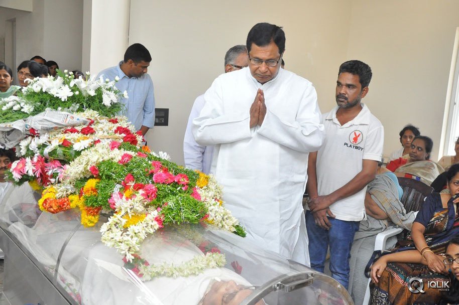 Celebs-Pay-Condolences-to-C-Narayana-Reddy